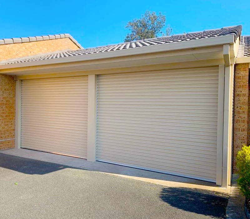 Roller garage door